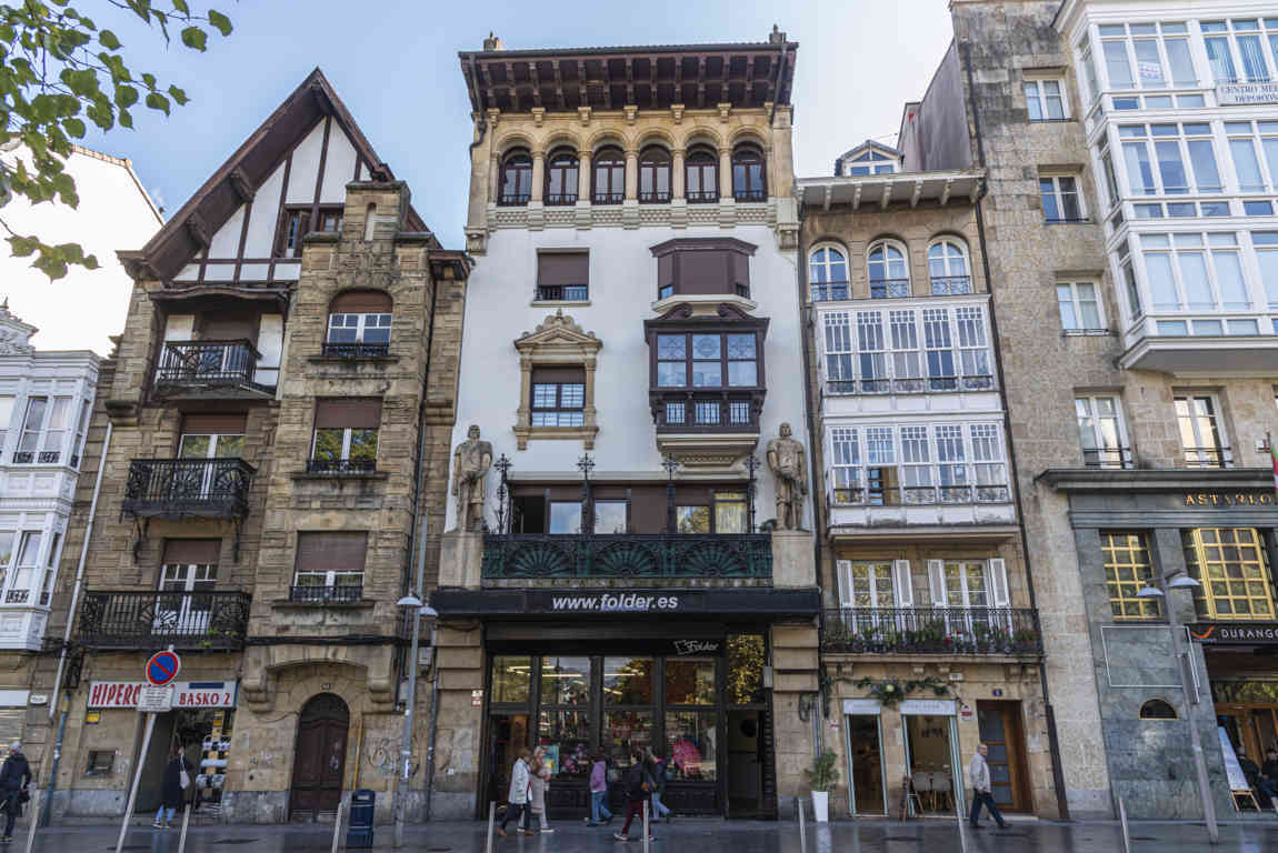Vizcaya - Durango 20 - casas Zumalakarregui Kaleko.jpg